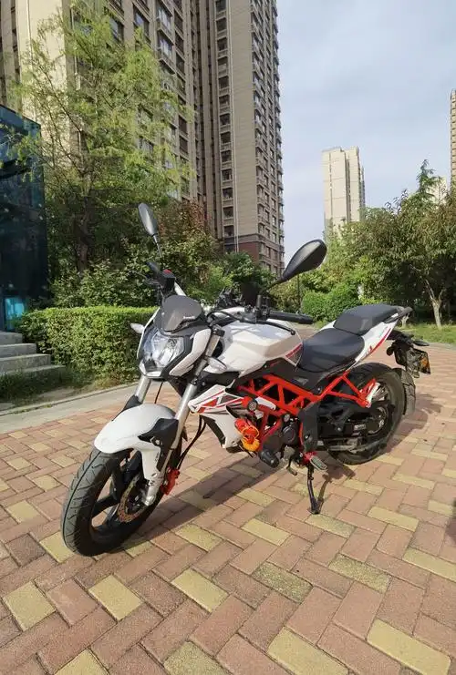 二手摩托车贝纳利 红宝龙 tnt 150i