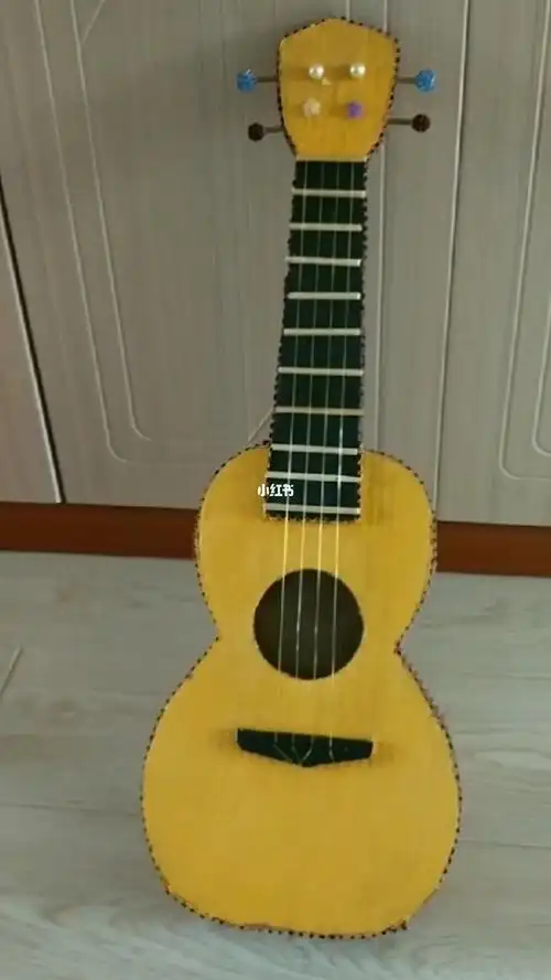 废旧纸壳乐器制作吉他