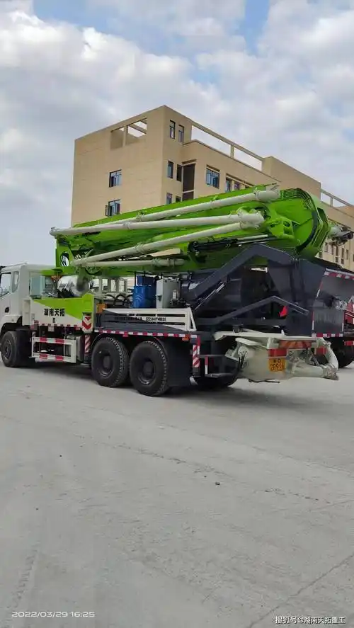 搅拌混凝土机械:搅拌泵车一体机新款搅拌机图片视频