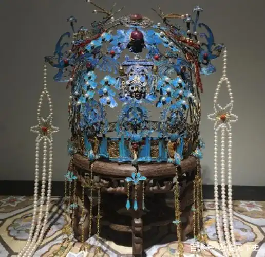 清 花丝镶嵌百宝点翠凤冠