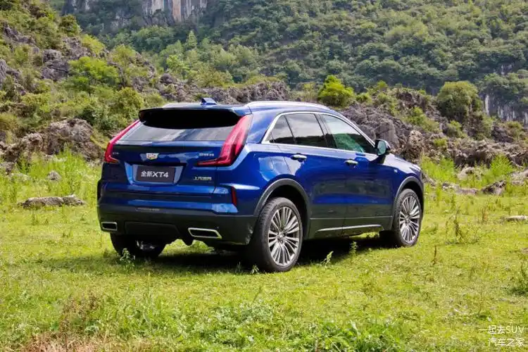 20万落地凯迪拉克xt420t33英寸9k屏四驱面子里子全有