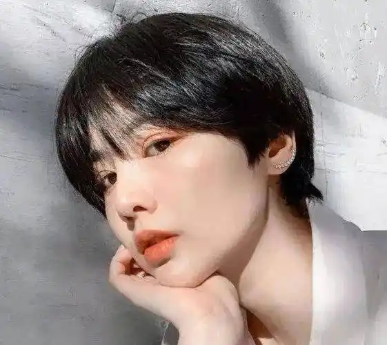 清爽减龄的夏季短发,好看减龄又时髦,特别显脸小_女生_发型_时尚