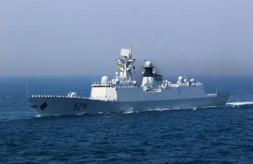2012年4月26日,中国海军"舟山"号导弹护卫舰(舷号529)接受