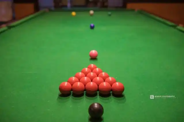 豪华的英式斯诺克桌球室,专业的红双喜兵乓设备