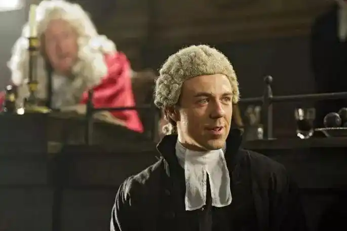 议员,或是律师,时代从18世纪横跨到21世纪,都有司法假发出现……还有