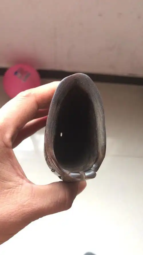 牛角杯纹路清晰自然纯手工雕刻具体年代不详底