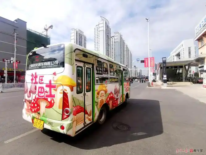 舆情监测热点 - 南宁社区巴士"颜值"焕新升级"走街串巷"招手即停