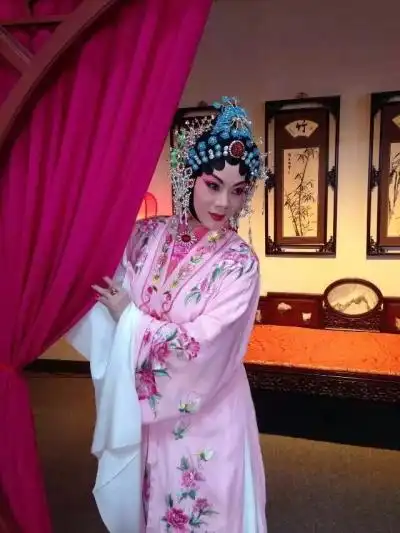 熊明霞愿做京剧与观众的红娘