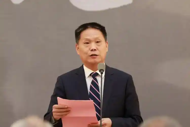 河北省南和县委副书记,政府县长韩明智介绍了此次画展筹备情况