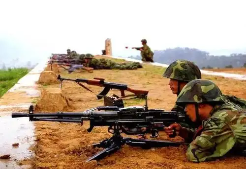 中国80式机枪身出名门 性能优秀为何不列装?