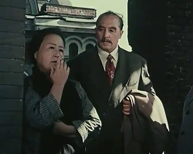 小时候看过的老电影(64):《黑三角》_影片_女特务_老太太