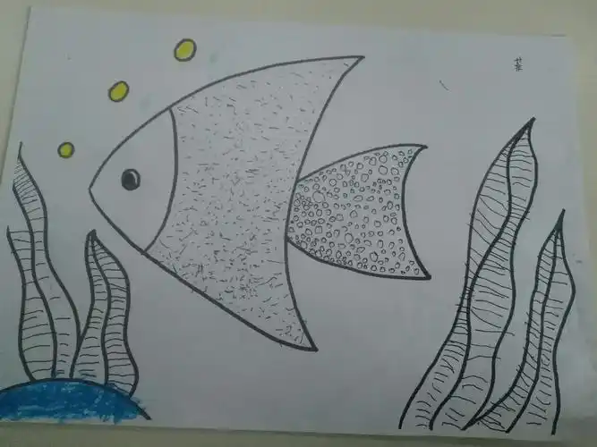 中一班线条画《可爱的鱼》