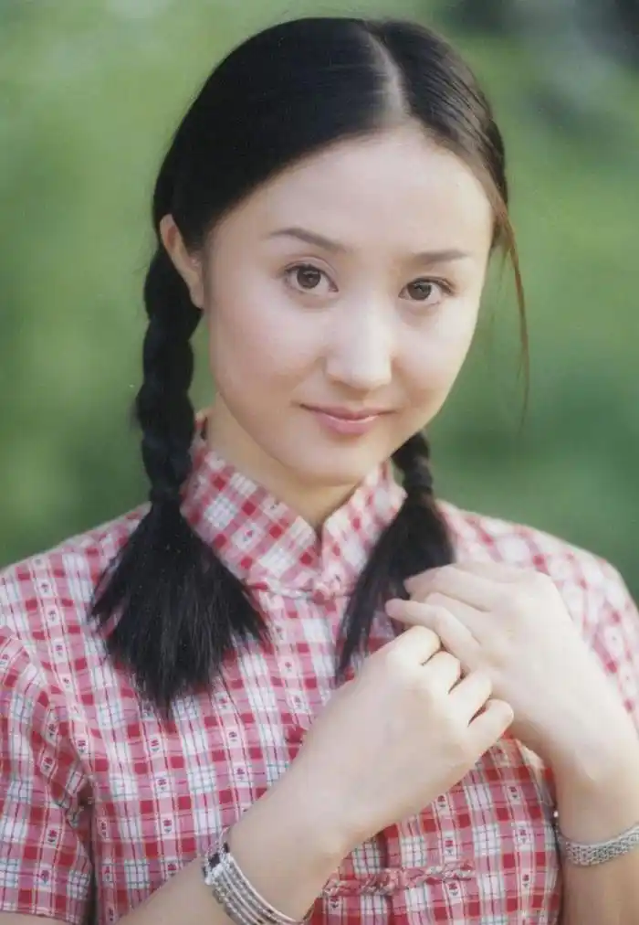 青年(21-35) 国 籍: 中国 语 言:普通话 特 长:表演 职 业:影视演员