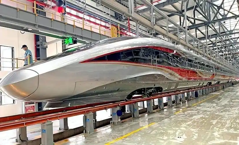 记者实探武铁最新复兴号高铁 车身更靓丽更灵动_列车_武汉_旅客