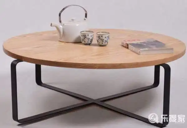 过程中会发现木地板有多余,那么此时就可以"变废为宝",用它来diy茶几