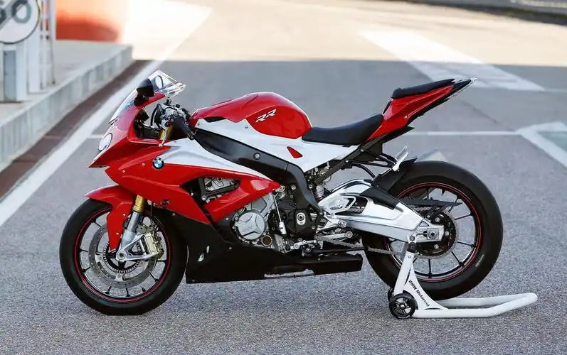 宝马计划推出全新超跑s1000rr和新拳击手引擎