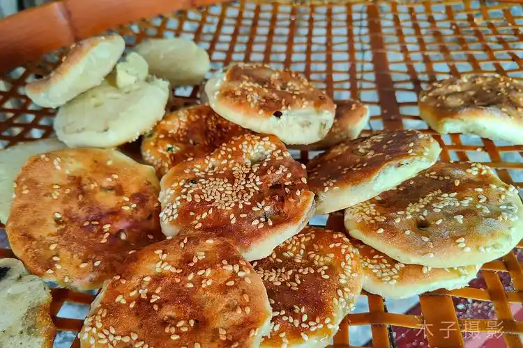 建瓯光饼建瓯光饼是福建建瓯市传统的汉族名点相传原是明代抗倭名将