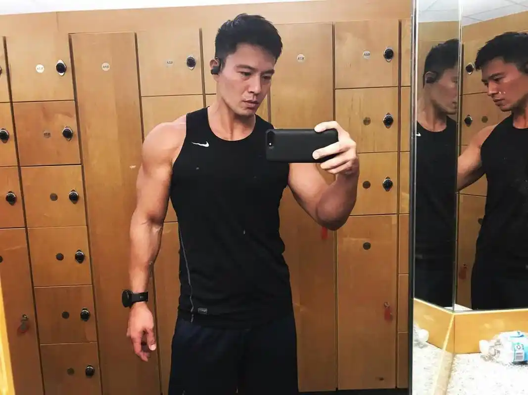 原创安志杰再度出演电影主角搭档千万粉丝网红叨叨新形象男人味足