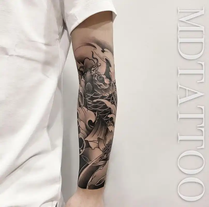 鲤鱼锦鲤纹身 今日作品 传统鲤鱼包小臂 从深圳过来的小哥,下次在鲤鱼