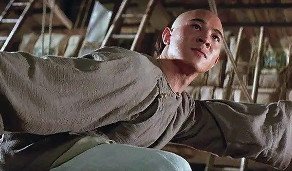 29岁他就当老板,拍了五部经典电影,最后一部卖了7000万美金