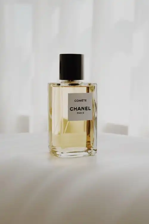 一瓶以珠宝为灵感创作的新香水——香奈儿彗星香水