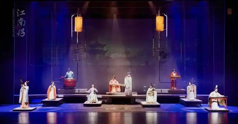 《红桃山》《时迁盗甲》《挑华车》《红鬃烈马》,其中新编历史京剧