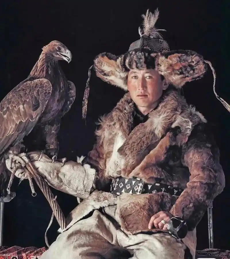 看看哈萨克族传统服饰ootd