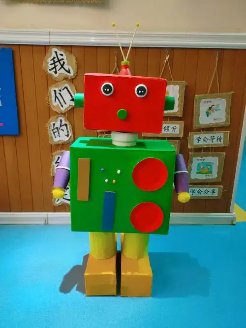 百花园幼儿园教师"手工机器人制作大赛"