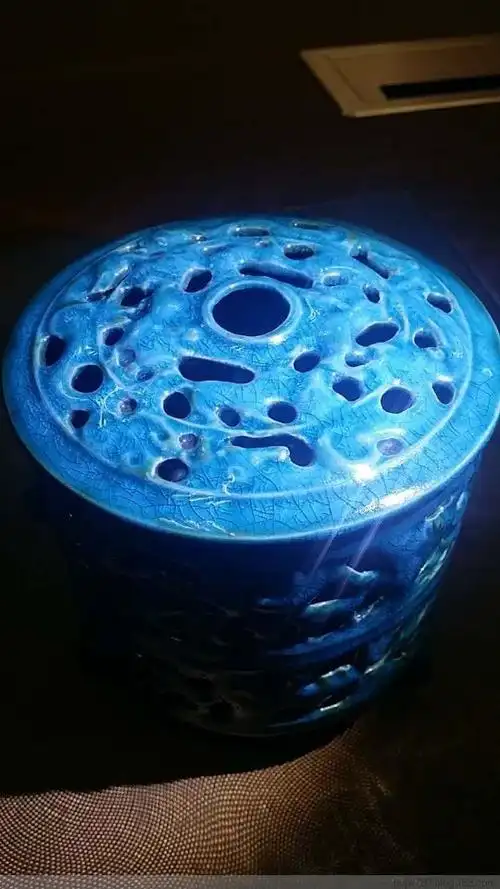 刘进武:五代柴窑片柴字款天蓝釉三足香炉微观痕迹鉴定凭证(wj)