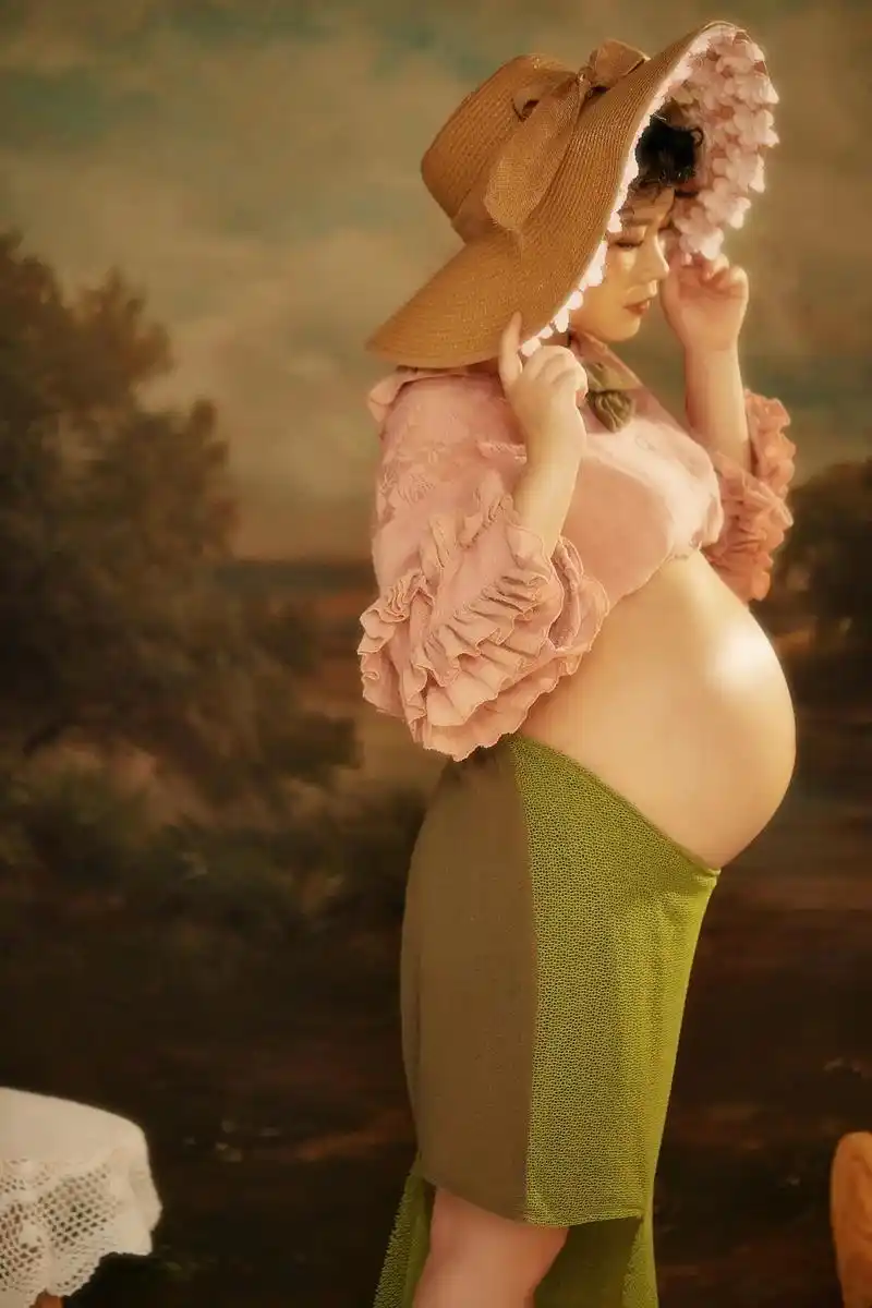 最美孕妈照 #复古油画孕妇#最美孕妇 "素未谋面,却爱你 - 抖音