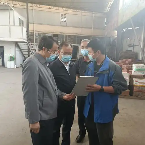 邓皓书记要求:一是企业要做好各项疫情防控制度的落实;二是经营者在