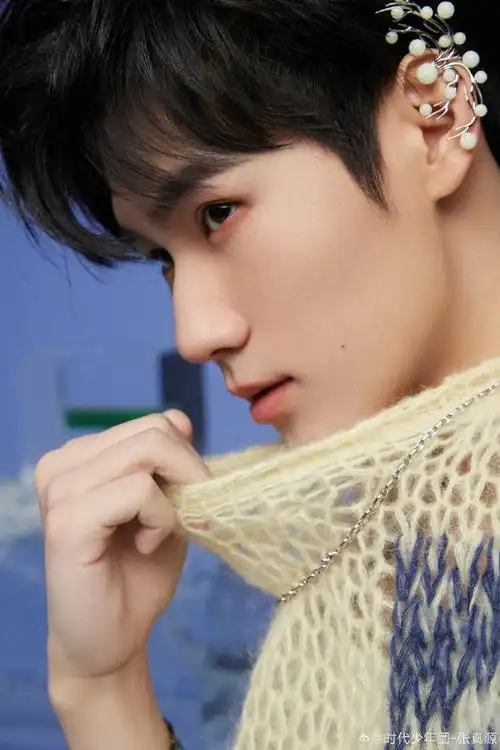 张真源新歌大片#张真源分享最新写真大片9615镂空毛衣77耳饰太
