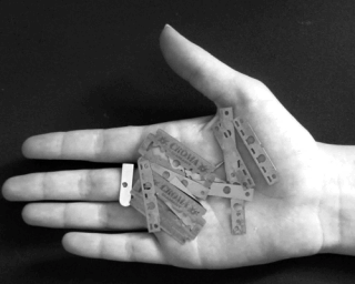 一小哥趁女友睡着后居然午间福利动态图