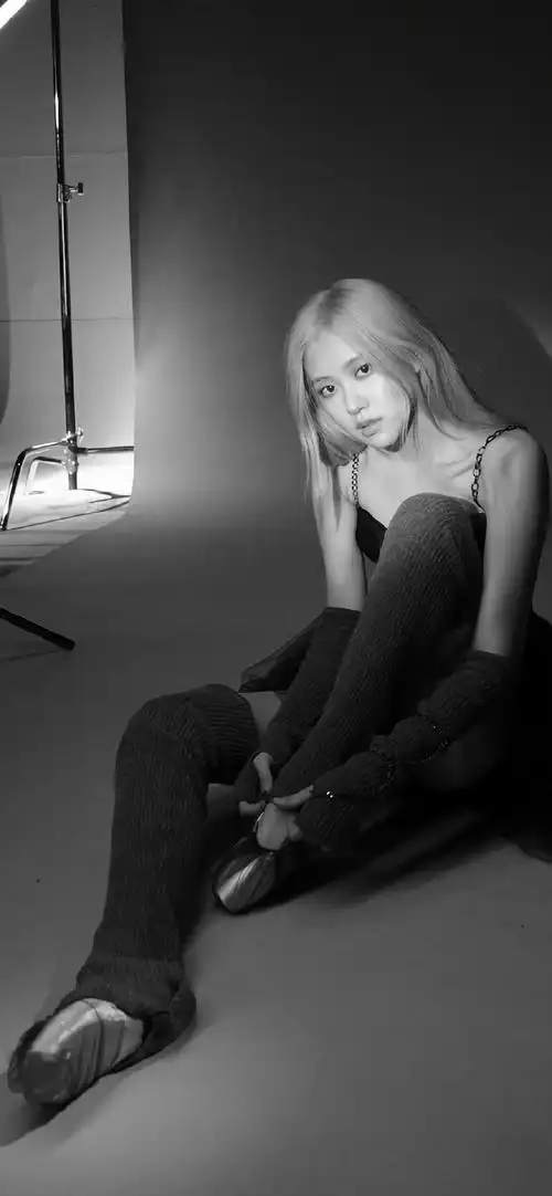 朴彩英黑白艺术高清手机壁纸