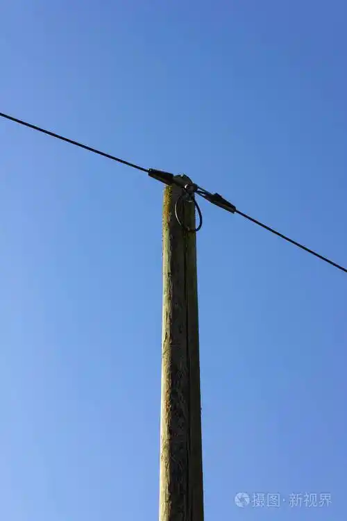 德国农村的电线杆和电缆照片-正版商用图片09o25g-摄图新视界