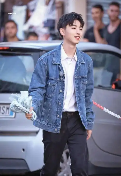 王俊凯牛仔衣男友风造型小合集,干净清爽,少年气十足