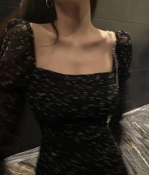 有没有那种,黑色裙子但又不是致郁也不霸气,就是好看的女生头像啊?