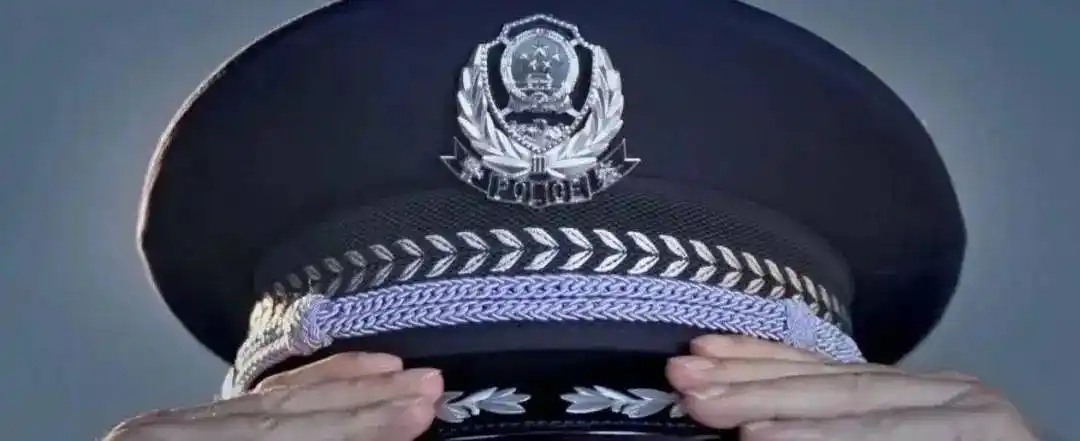 心血在他们看来选择了这份工作,就要对得起头顶的国徽和身穿的警服