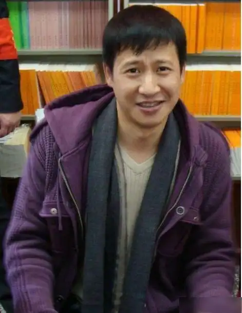 出道多年零绯闻,却因挡住小鲜肉被推开|演员|吴连生|张国强_网易订阅