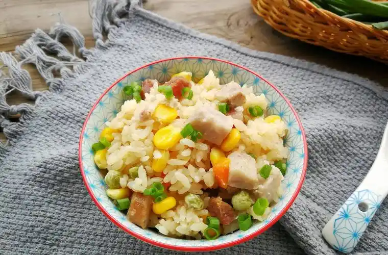 原创白米饭吃腻了试试这道芋头焖饭营养美味简单快手懒人必学