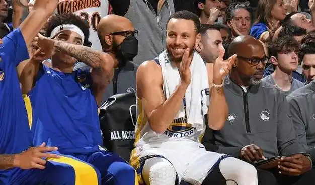 勇士球员垫脚还有理称布伦森活该受伤他投篮我怎么防都是犯规