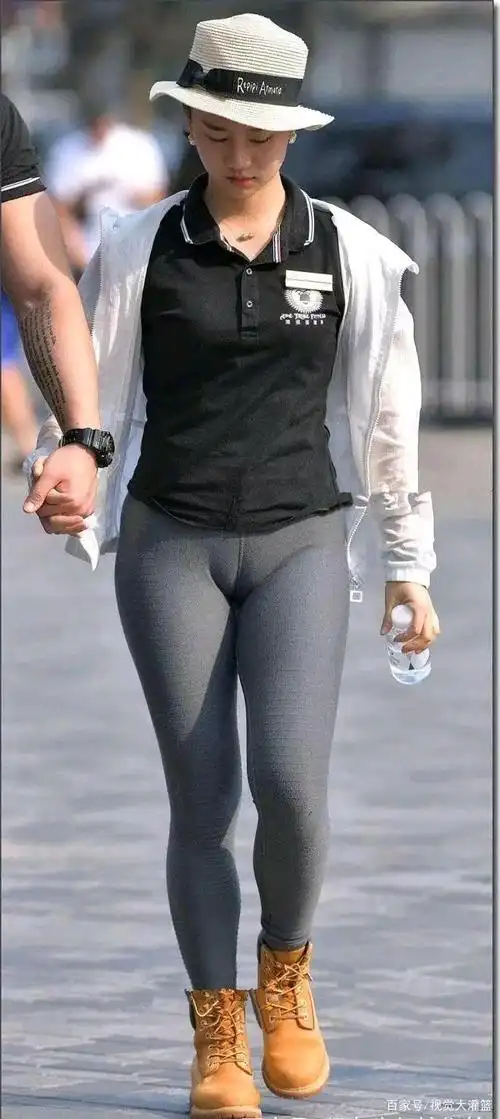 街拍紧身瑜伽裤美女!运动风的穿搭让人健康又漂亮