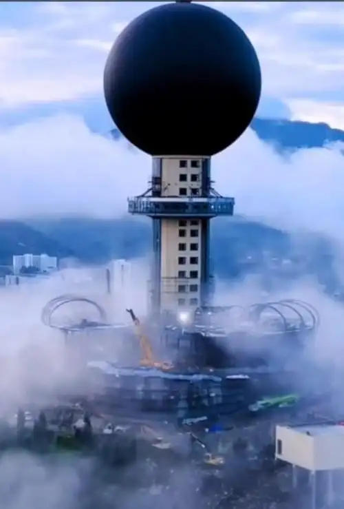 人造月亮贵州月亮山上最美人造月亮已经建成使用其亮度是月球的8倍