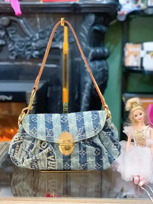 vintagelv限量徽章牛仔丹宁腋下包