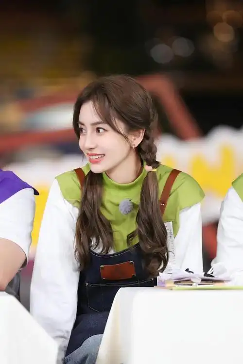 angelababy在综艺节目中的造型都特别出彩,尤其是《奔跑吧》节目造型