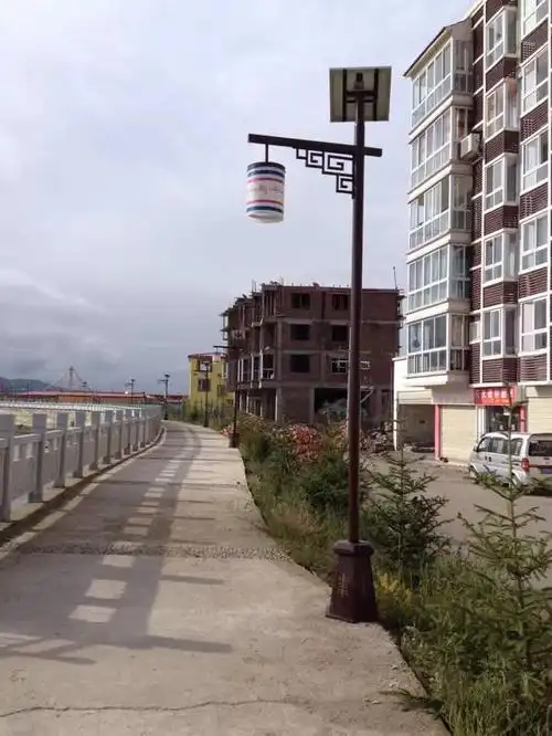 老城区或者古镇的时候,经常能看到仿古庭院灯的声影,这些路灯古朴典雅