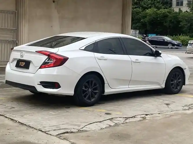 新到19年本田思域1.5t劲动版,一手车,实表3万公里,电动 - 抖音