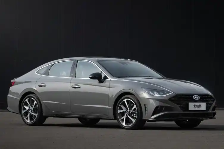 颜值派中级轿车现代索纳塔