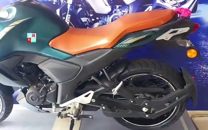 雅马哈新飞致150摩托,质量稳定,油耗2.7,复古拉风,1.7万配abs