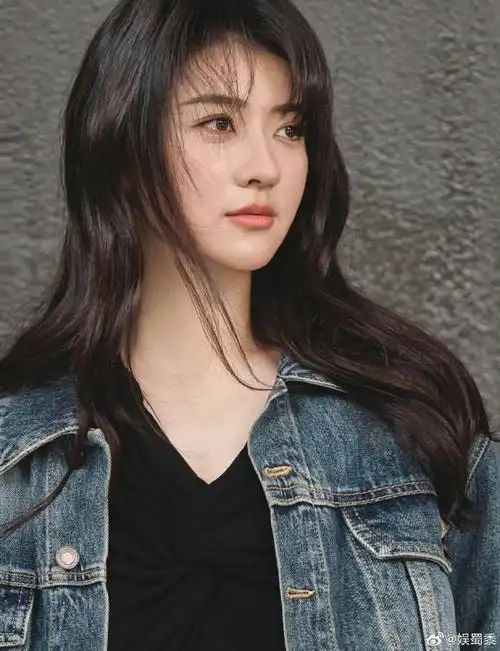 梁洁也是香菜爱好者##梁洁素颜吃火锅